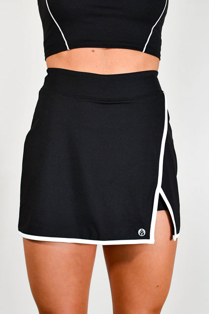 Kenzie Outline Contrast Shorty Skort - Black/White