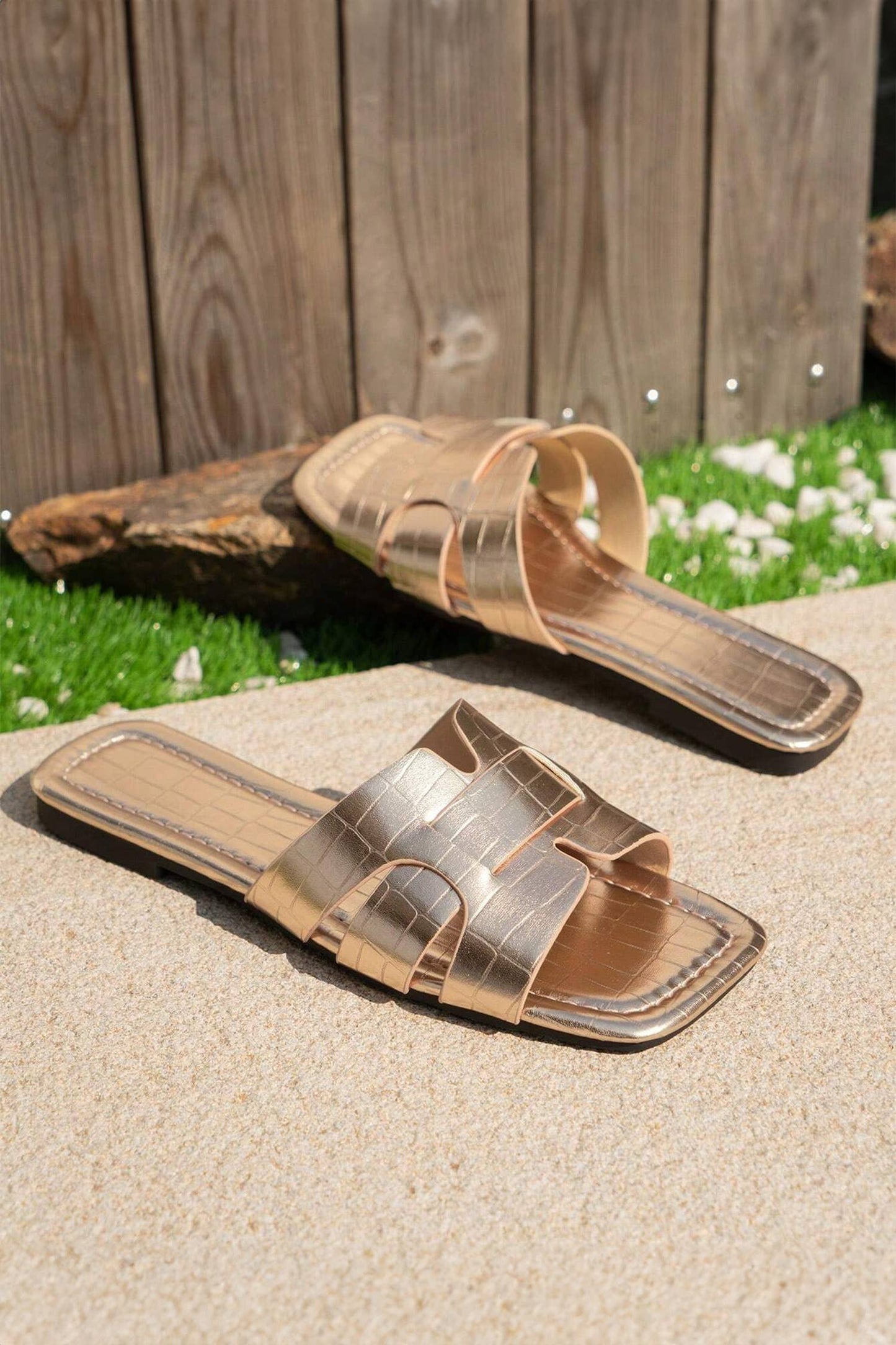 Summer 2026 Crocodile Pattern Roman Style Flat Slippers